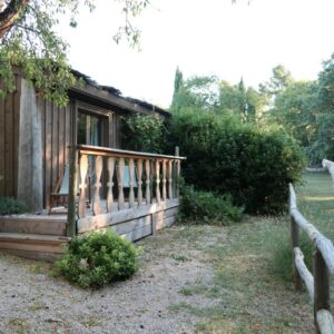 En Provence dans la Nature, Location de Charme dans le parc naturel des Alpilles à la cabane de la leque.