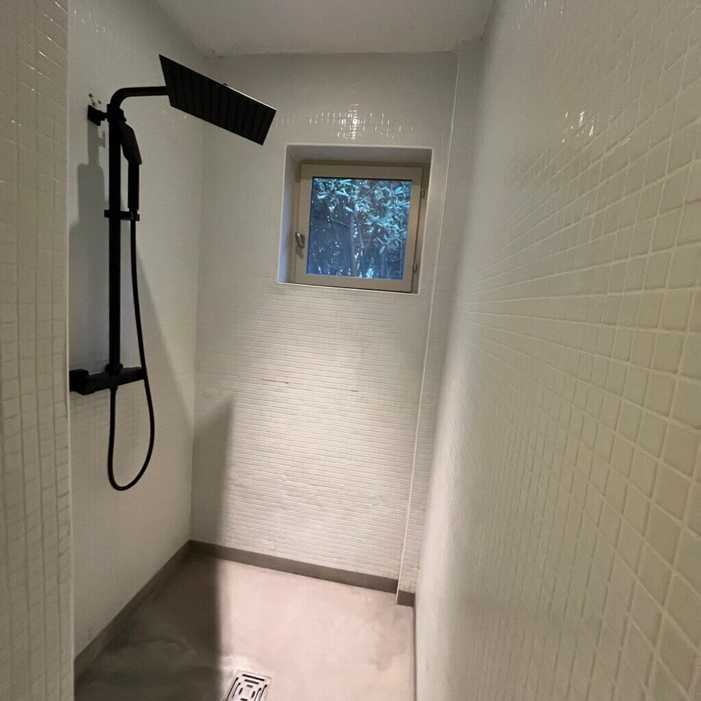 gite a louer Fontvieille 13990 piscine cabane