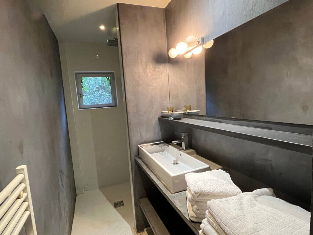 hebergement insolite Fontvieille arles saint etienne du gres